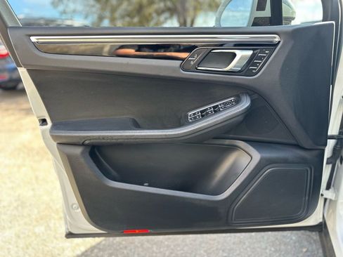 Used 2020 Porsche Macan w/ Driver Memory Package image 31