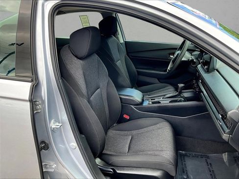 Used 2023 Honda Accord EX image 9