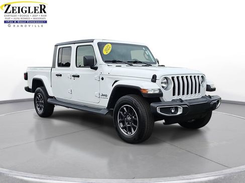 Used 2022 Jeep Gladiator Overland w/ Popular Equipment Package AWD/4WD image 3