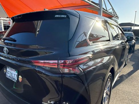Used 2021 Toyota Sienna LE FWD image 8