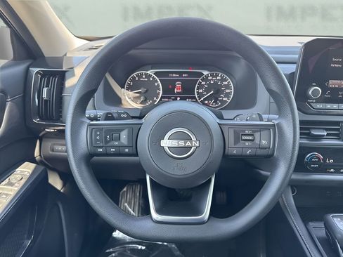 Used 2024 Nissan Pathfinder S image 12