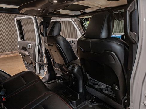 Used 2026 Jeep Wrangler Unlimited Rubicon AWD/4WD image 24