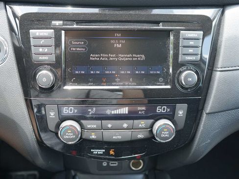 Used 2019 Nissan Rogue SV FWD image 12