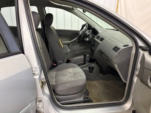 Used 2005 Ford Focus ZX4 Sedan FWD image 11