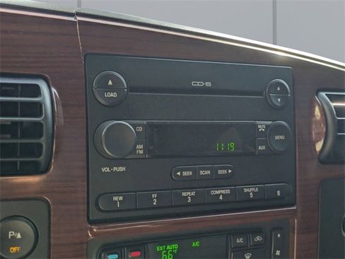 Used 2005 Ford F250 Lariat image 19