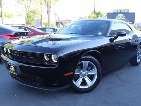 Used 2016 Dodge Challenger SXT image 30