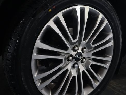 Used 2018 Lincoln MKX Reserve w/ Lincoln MKX Climate Package image 29