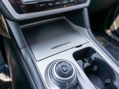 Used 2023 Ford Explorer XLT image 28