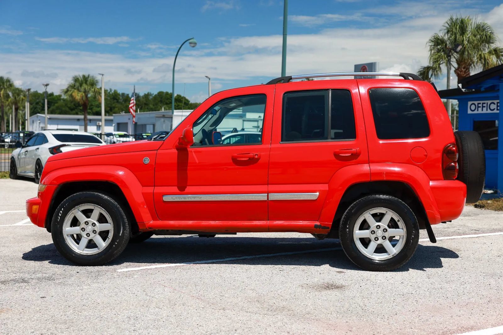 Used 2006 Jeep Liberty Limited AWD/4WD image 3