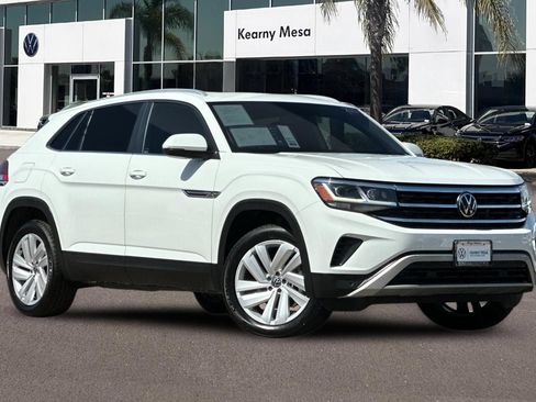 Used 2023 Volkswagen Atlas Cross Sport SE w/ Panoramic Sunroof Package FWD image 2