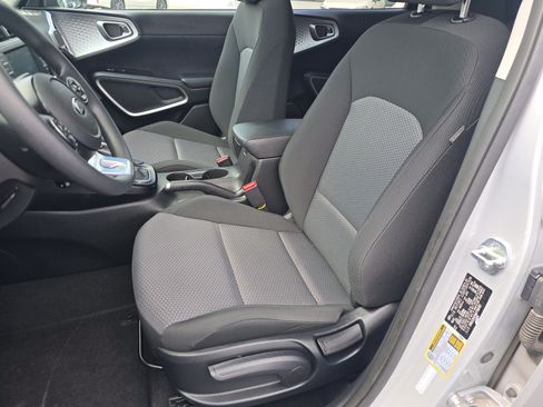 Used 2021 Kia Soul LX FWD image 18