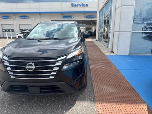 Used 2025 Nissan Rogue SV FWD image 4