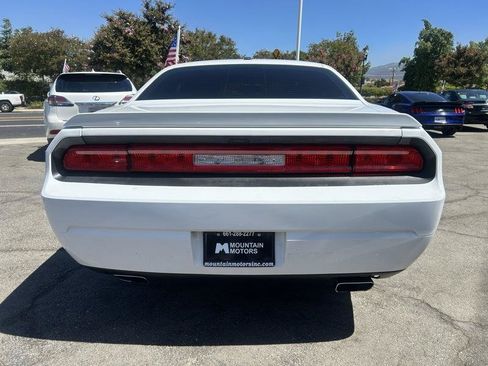 Used 2014 Dodge Challenger R/T RWD image 4
