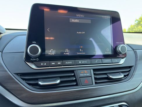 Used 2024 Nissan Altima 2.5 SV image 17