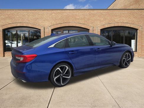 Used 2018 Honda Accord Sport image 3