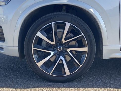 Used 2020 Volvo XC90 T6 Momentum image 11