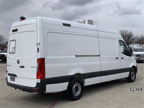 Used 2023 Mercedes-Benz Sprinter 2500 image 2