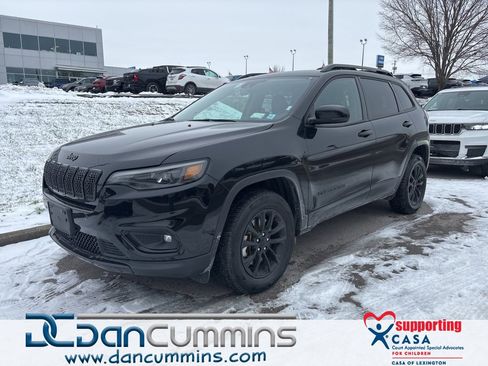 Used 2023 Jeep Cherokee Altitude Lux image 1
