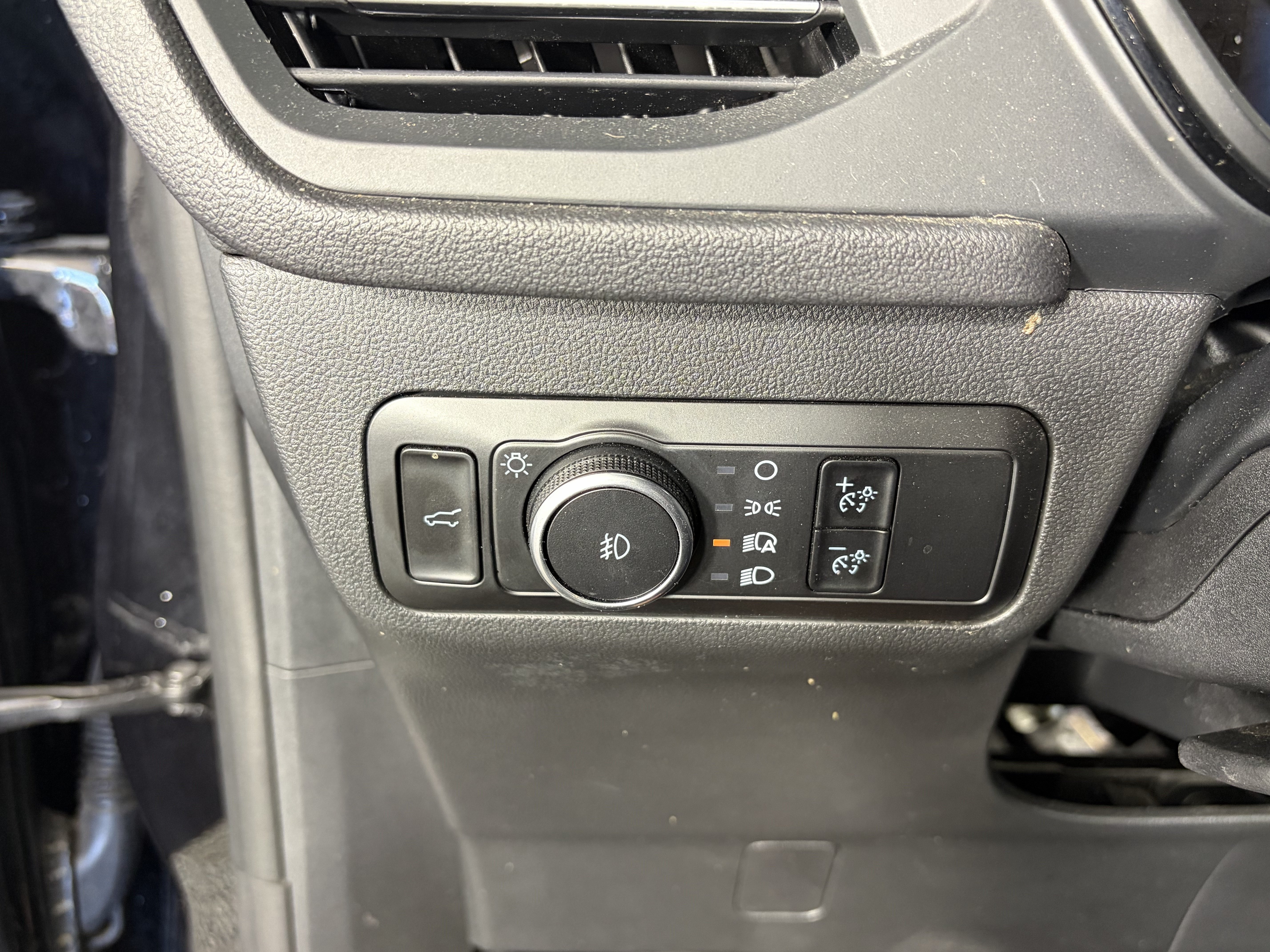 Used 2025 Ford Escape ST-Line Select AWD/4WD image 29