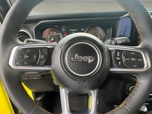 Used 2024 Jeep Wrangler Unlimited Sahara AWD/4WD image 17
