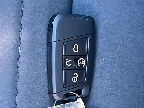 New 2026 Volkswagen Taos SE image 29