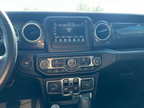 Used 2021 Jeep Wrangler Unlimited Sahara AWD/4WD image 15