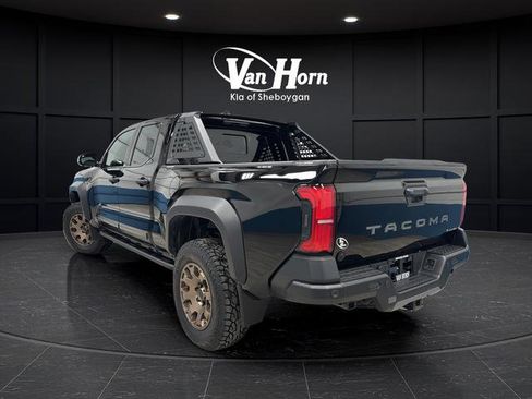 Used 2024 Toyota Tacoma Trailhunter image 5