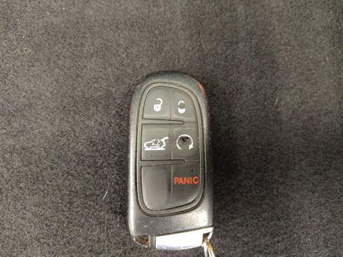 Used 2019 Jeep Cherokee Trailhawk w/ Comfort/Convenience Group AWD/4WD image 32