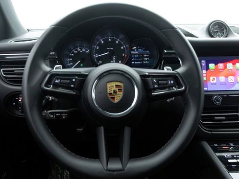 Used 2023 Porsche Macan AWD/4WD image 70