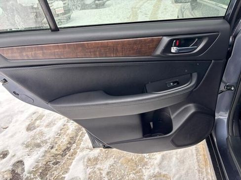 Used 2017 Subaru Outback 2.5i Limited image 12
