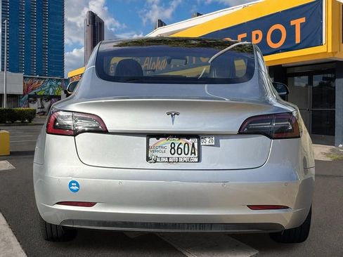 Used 2018 Tesla Model 3 Mid Range RWD image 4