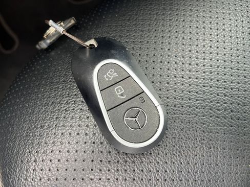 Used 2024 Mercedes-Benz GLC 300 image 22