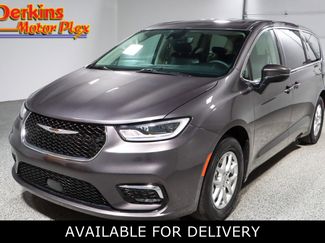 Used 2023 Chrysler Pacifica Touring-L video 1