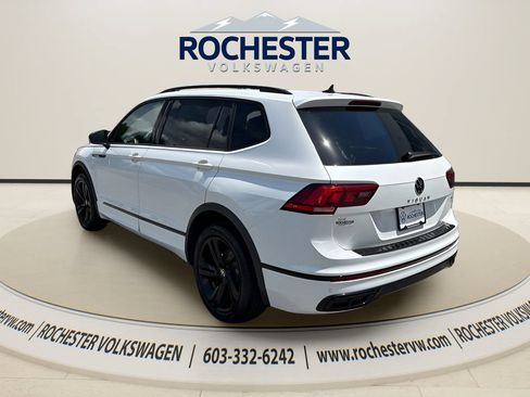 Used 2023 Volkswagen Tiguan SE R-Line AWD/4WD image 4