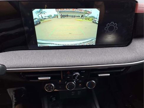 Used 2025 Nissan Kicks SV AWD/4WD image 15