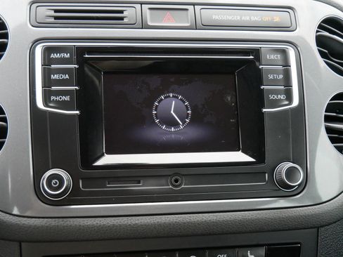 Used 2016 Volkswagen Tiguan S image 23