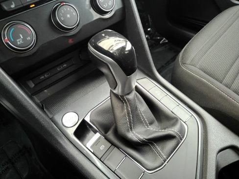 Used 2022 Volkswagen Tiguan S image 47