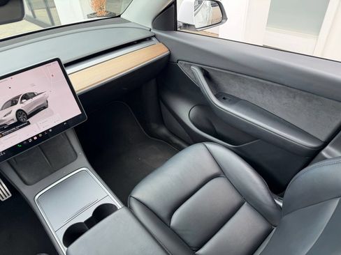 Used 2022 Tesla Model Y Performance AWD/4WD image 7