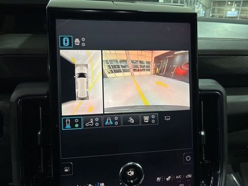 Used 2025 GMC Yukon AT4 w/ AT4 Premium Plus Package image 22