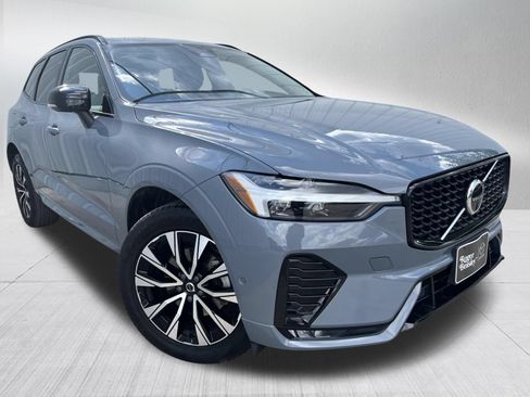 Used 2023 Volvo XC60 B5 Plus AWD/4WD image 3