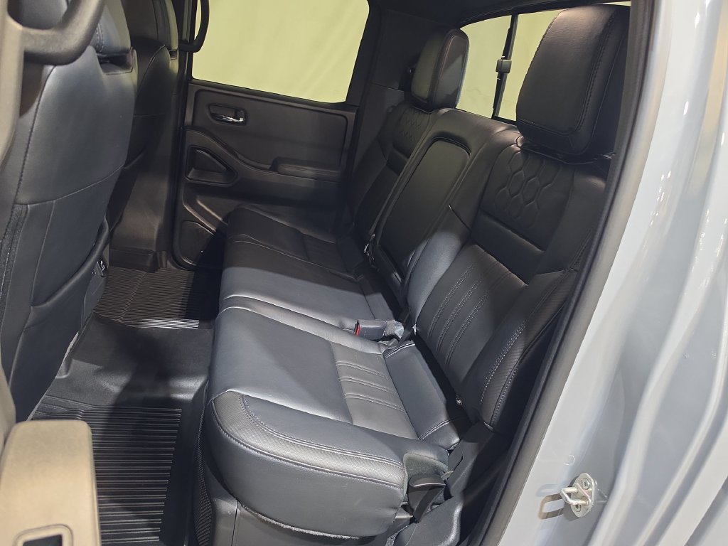 Used 2022 Nissan Frontier PRO-4X w/ Pro-4X Premium Package AWD/4WD image 24