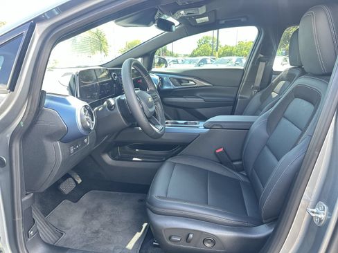 Used 2025 Chevrolet Equinox EV LT FWD image 16
