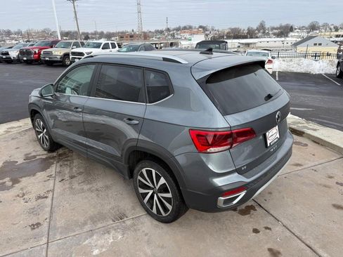 Used 2024 Volkswagen Taos SE image 9