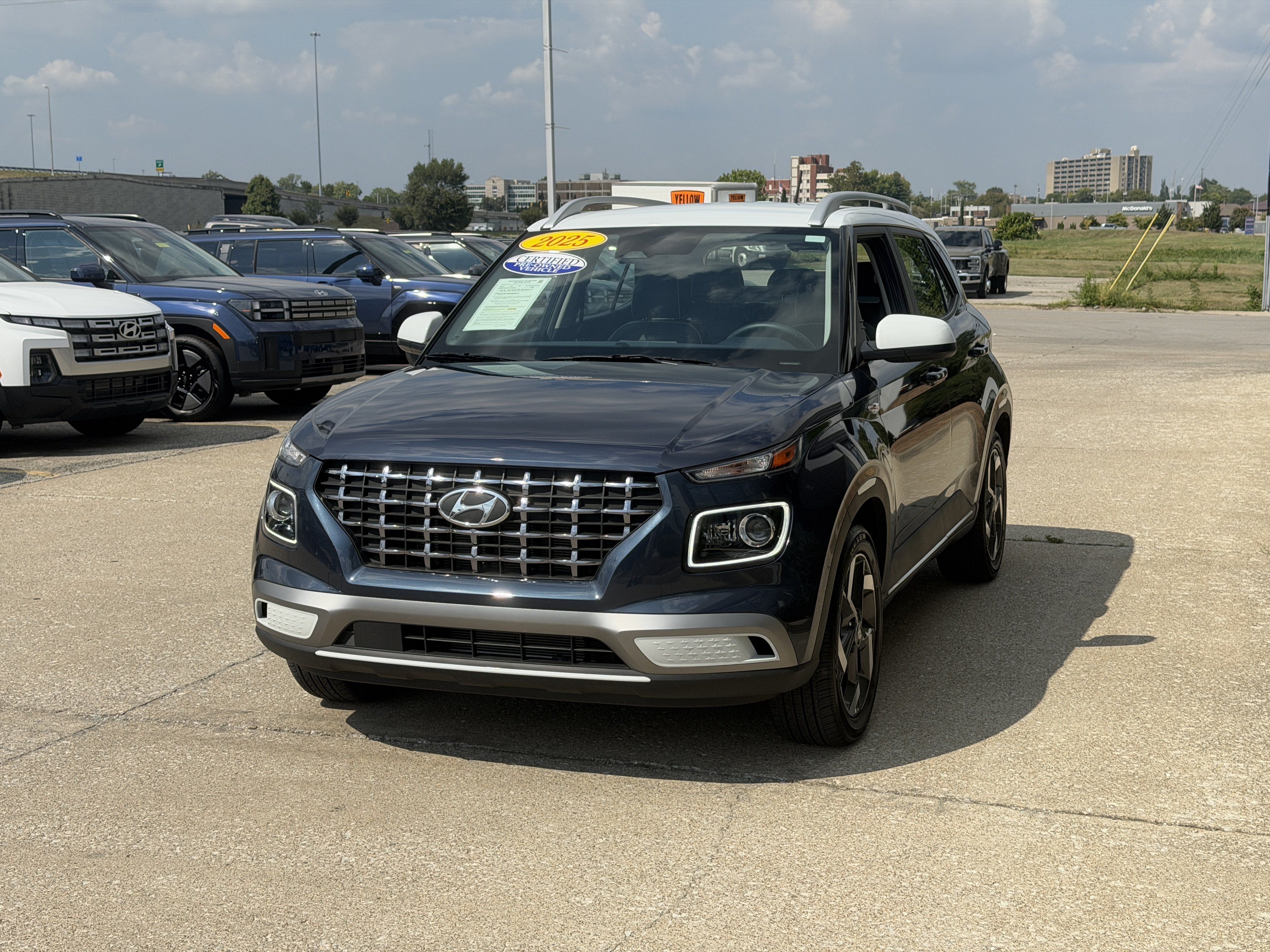 Certified 2025 Hyundai Venue Limited FWD image 15