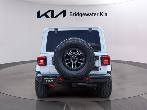 Used 2024 Jeep Wrangler Unlimited Rubicon AWD/4WD image 5