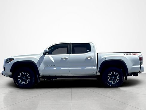 Certified 2021 Toyota Tacoma TRD Off-Road w/ Technology Package AWD/4WD image 2