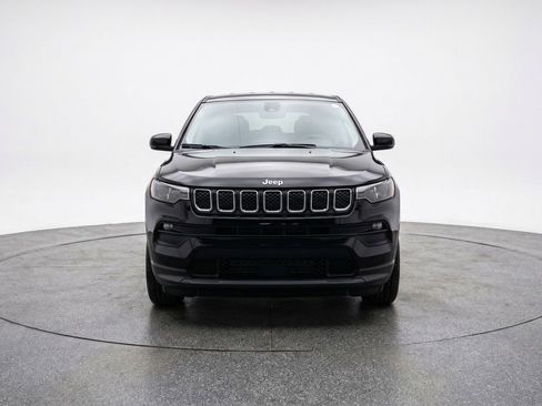 Used 2025 Jeep Compass Latitude AWD/4WD image 2