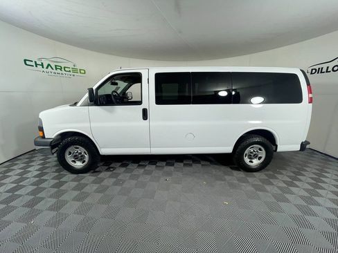 Used 2013 GMC Savana 2500 LT w/ LT Preferred Equipment Group image 3