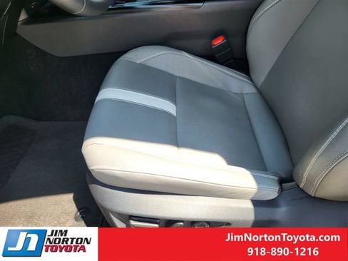 Used 2025 Toyota Camry SE w/ Convenience Package AWD/4WD image 25