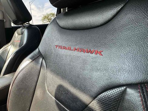 Used 2018 Jeep Compass Trailhawk w/ Leather Interior Group AWD/4WD image 25